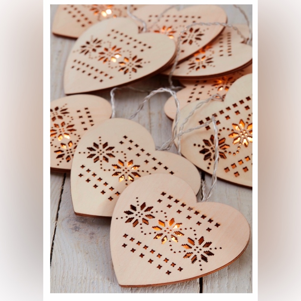 2X HOST PICK 😍 Heart-Shaped Wooden Holiday String Lights